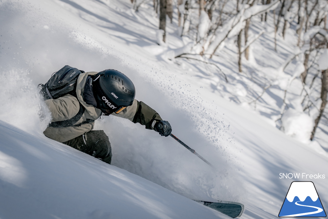 サッポロテイネ｜プロスキーヤー・中西太洋さんが、今季 SNOW Freaks 初登場。コンディション良好なゲレンデ＆パウダーを滑る、そして、撮る！